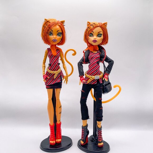 Monster High Toralei Stripe Werecat Bundle - 2011 & 2014 Dolls with Stands - Picture 2 of 6